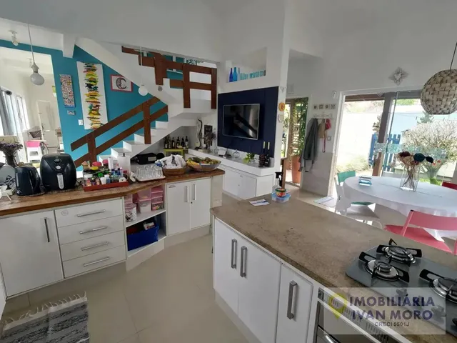 Imagem 2: Casa com Piscina À Venda em Daniela - Florianópolis Sc