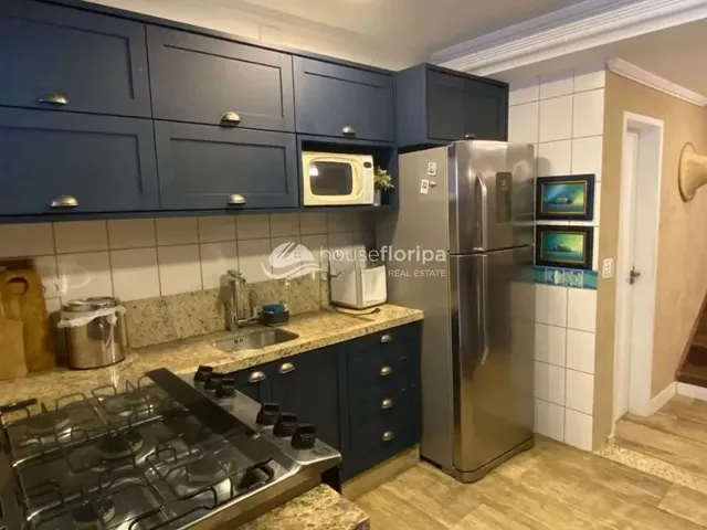 Imagem 3: Casa Triplex Aconchegante com 3 Dormitórios, Suíte e Vista Panorâmica no Condomínio