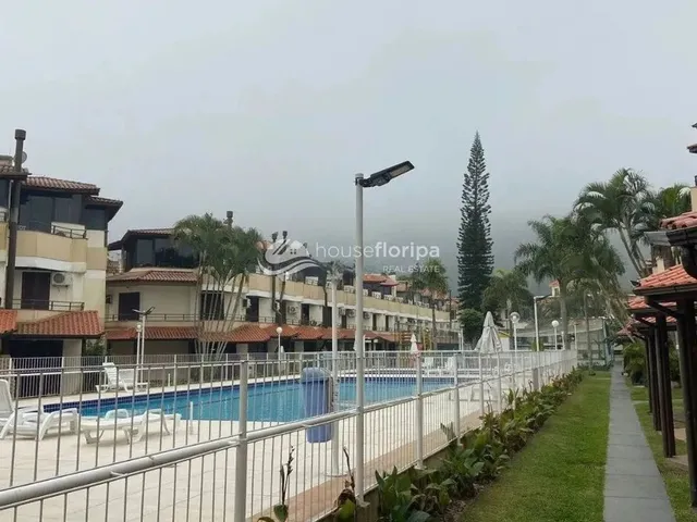 Imagem 6: Casa Triplex Aconchegante com 3 Dormitórios, Suíte e Vista Panorâmica no Condomínio