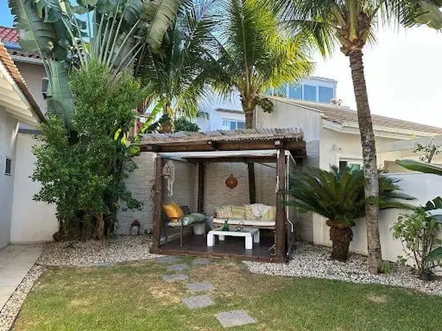 Imagem: Casa com 4 Dormitórios À Venda, 300 M²