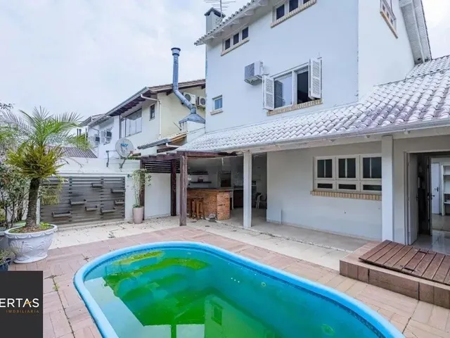 Imagem: Casa em Condomínio com 242M2 no Bairro