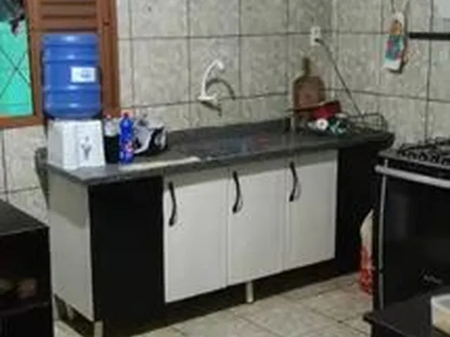 Imagem 11: Vendo Casa 3 Suítes com Piscina. Casa de Rua com 3 Quarto(S) e 2 Banheiro(S) À Venda