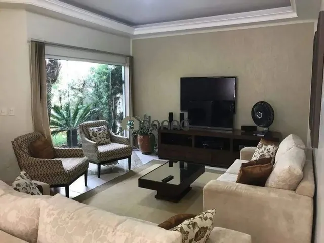 Imagem: Casa À Venda, 6 Quartos, 1 Suíte, 4 Vagas