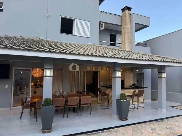 Imagem: Casa À Venda, 4 Quartos, 4 Suítes, 3 Vagas