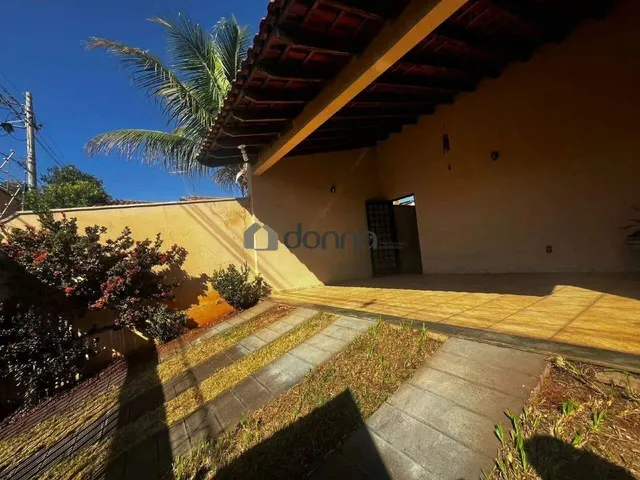 Imagem: Casa À Venda, 3 Quartos, 1 Suíte, 2 Vagas