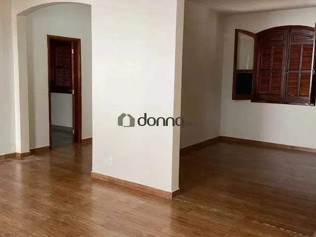Imagem: Casa À Venda, 6 Quartos, 1 Suíte, 4 Vagas