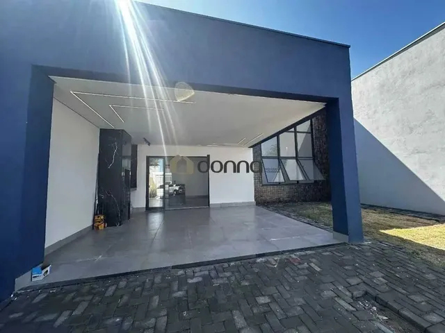 Imagem: Casa À Venda, 3 Quartos, 2 Suítes, 2 Vagas