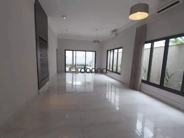 Imagem: Casa À Venda, 2 Quartos, 1 Suíte, 4 Vagas