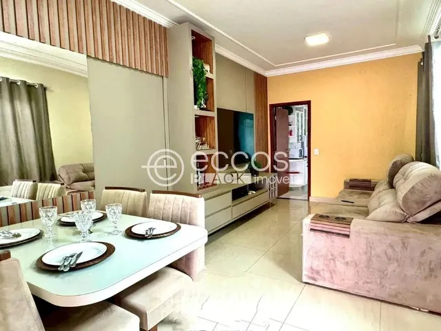 Imagem: Casa À Venda, 3 Quartos, 1 Suíte, 4 Vagas