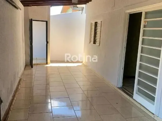Imagem: Casa À Venda, 2 Quartos, Planalto - Uberlândia/Mg