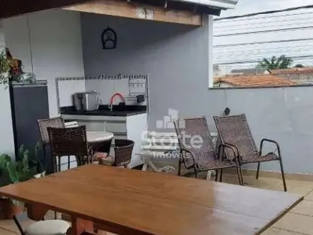 Imagem: Casa Tipo Sobrado com 3 Dormitórios À
