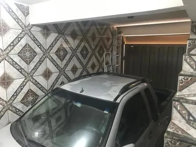 Imagem 1: Sobrado com Um Apartamento, Duas Casas e Um Cômodo Comercial a Venda B. Jaraguá