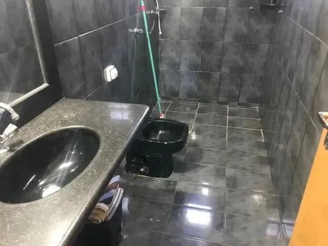 Imagem 10: Sobrado com Um Apartamento, Duas Casas e Um Cômodo Comercial a Venda B. Jaraguá