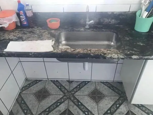 Imagem 2: Sobrado com Um Apartamento, Duas Casas e Um Cômodo Comercial a Venda B. Jaraguá