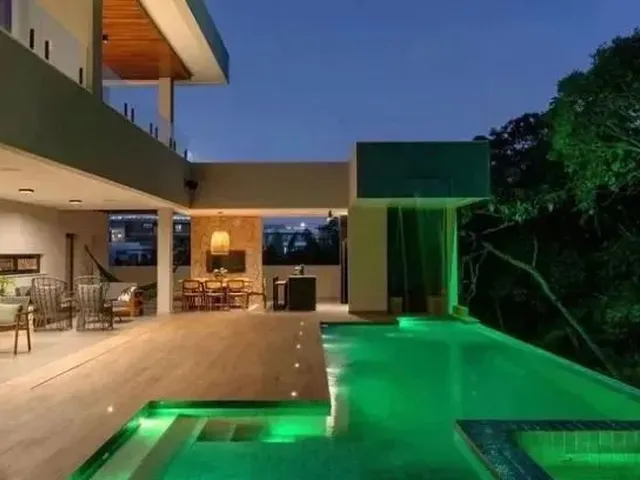 Imagem: Casa com 6 Dormitórios À Venda, 715 M²