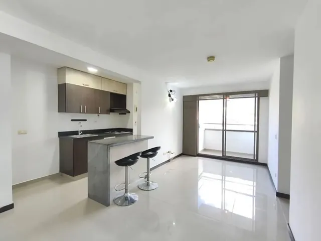 Imagem: Is04- Lindo Apartamento na Paralela a Venda