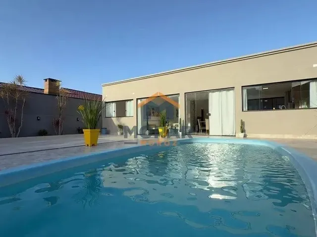 Imagem: Casa na Faixa Mar, com Piscina em Matinhos