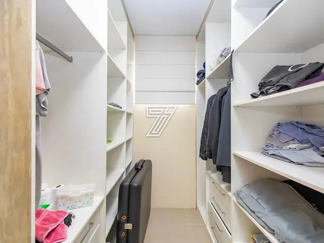 Imagem 7: Casa em Condominio a Venda com 268M2 Privativos com 4 Quartos no São Braz - Curitiba - Pr