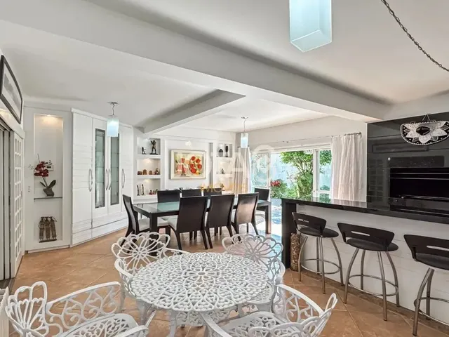 Imagem: Casa com 3 Suítes em santa Felicidade Casa