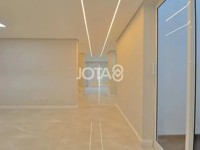 Imagem 9: 3 Quartos Uma Suíte. Estar e Jantar. Amplo Terreno. 3 Quartos Uma Suíte. Estar e Jantar