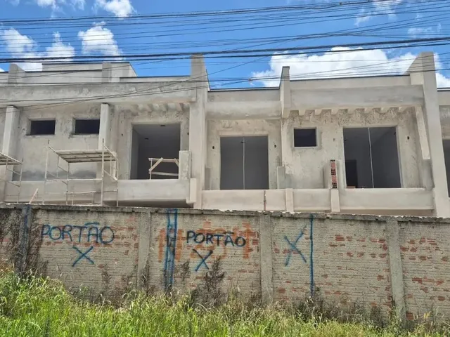 Imagem: Sobrado de Frente para Rua com 3 Quartos