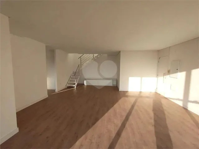 Imagem 6: Duplex para Venda Possui 185 Metros Quadrados com 3 Quartos em Santo Inácio - Curitiba