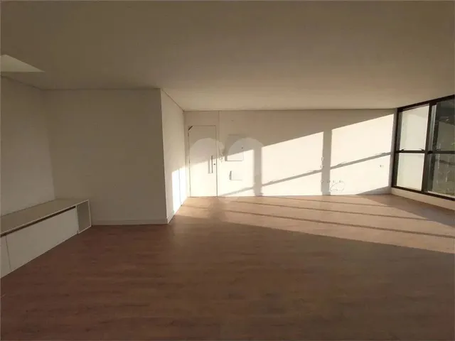 Imagem 7: Duplex para Venda Possui 185 Metros Quadrados com 3 Quartos em Santo Inácio - Curitiba
