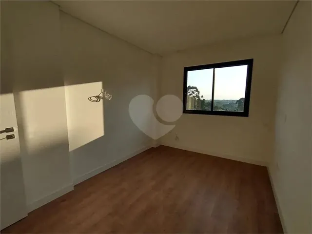 Imagem 2: Duplex para Venda Possui 185 Metros Quadrados com 3 Quartos em Santo Inácio - Curitiba