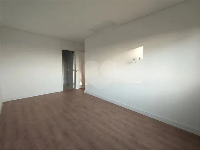 Imagem 14: Duplex para Venda Possui 185 Metros Quadrados com 3 Quartos em Santo Inácio - Curitiba