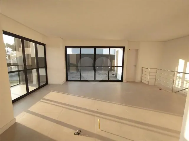 Imagem 4: Duplex para Venda Possui 185 Metros Quadrados com 3 Quartos em Santo Inácio - Curitiba