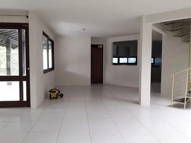 Imagem 10: Casa Localizada no Poço - 400M² - 05 Qts / 02 Suítes - 02 Vagas de Garagem - Jardim