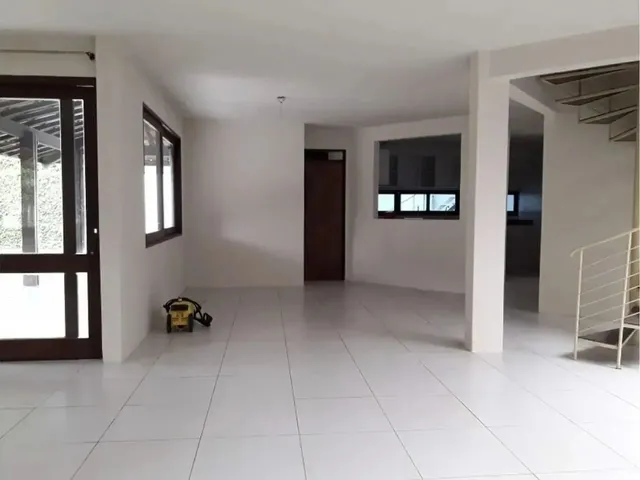 Imagem 13: Casa Localizada no Poço - 400M² - 05 Qts / 02 Suítes - 02 Vagas de Garagem - Jardim