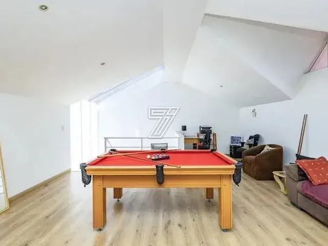 Imagem: Casa / 3 Quartos / Portão / 192M²