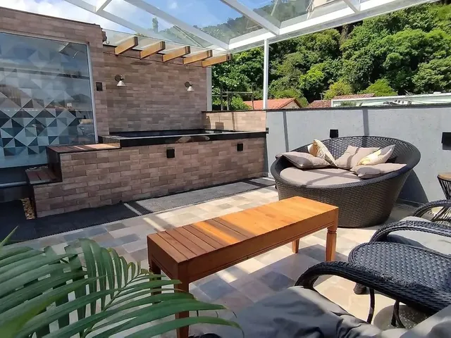 Imagem: A casa possui 4 Dormitórios, 4 Suítes, 5 Banheiros, 2
