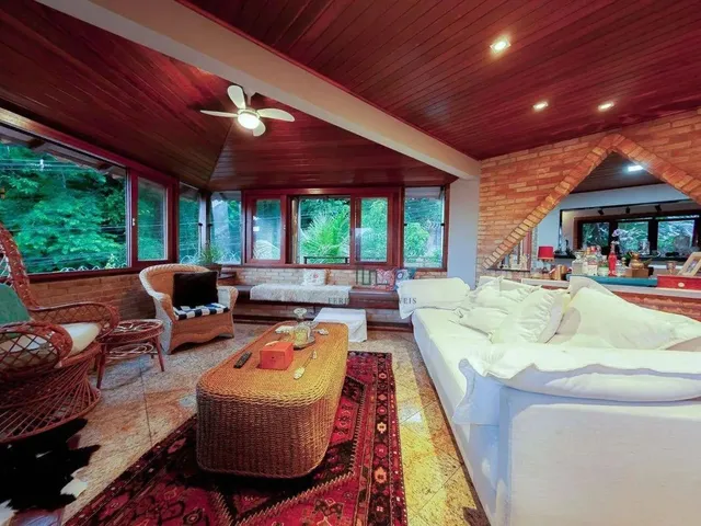 Imagem: Casa com 4 Dormitórios À Venda, 350 M²