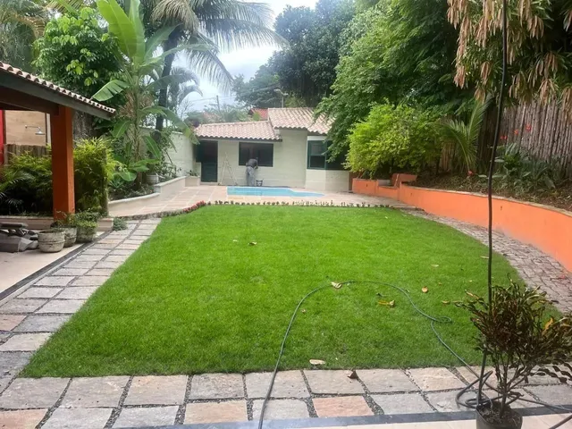 Imagem: Casa com 4 Dormitórios À Venda, 329 M²