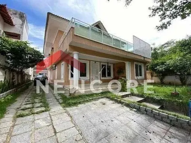 Imagem: Casa em Rua das Rosas - Itacoatiara - Niterói/Rj