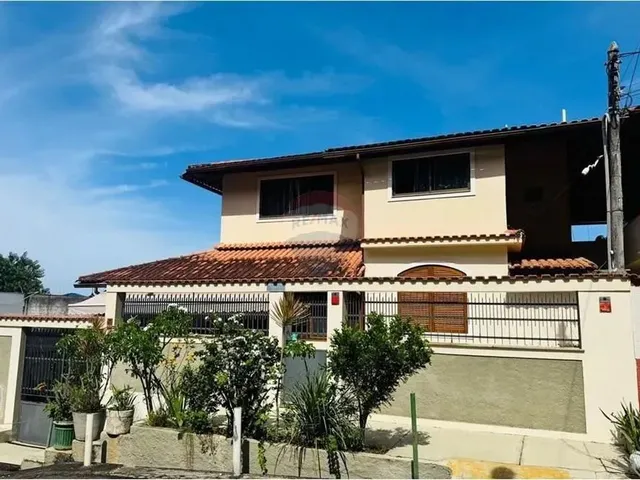 Imagem: Excelente Casa a Venda com 4 Quartos Localizada
