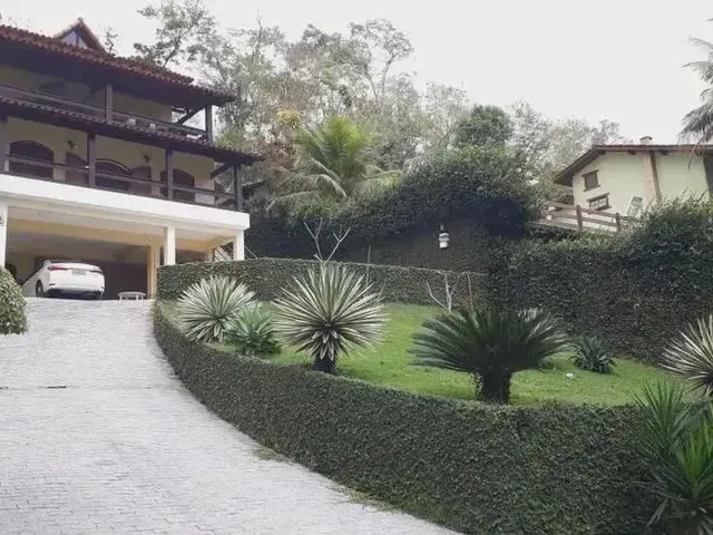 Imagem: A casa em condomínio possui 4 Dormitórios, 4 Suítes, 5
