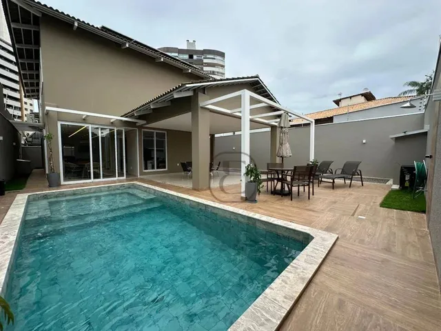 Imagem: Sobrado com 3 Suítes, 330 M² de Área
