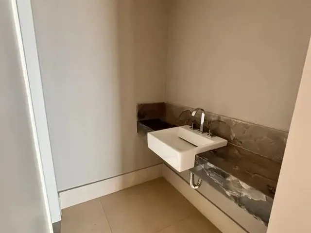 Imagem 4: Imóvel para Aluguel com 440 Metros Quadrados com 5 Quartos em Jardim Florianópolis