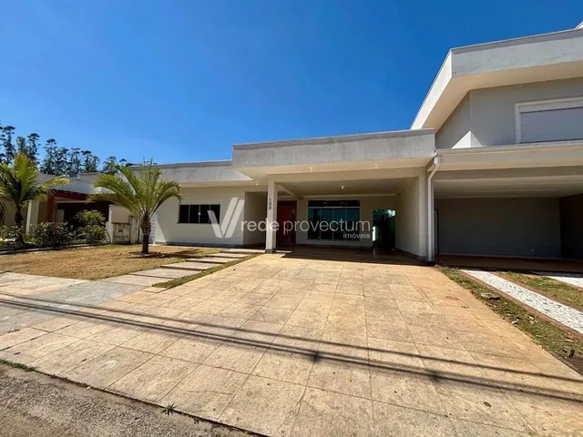 Imagem: A casa em condomínio possui 3 Dormitórios, 3 Suítes, 5