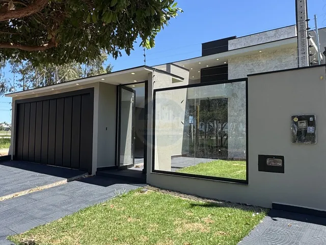 Imagem: A casa possui 3 Dormitórios, 1 Suíte, 3 Banheiros, 2
