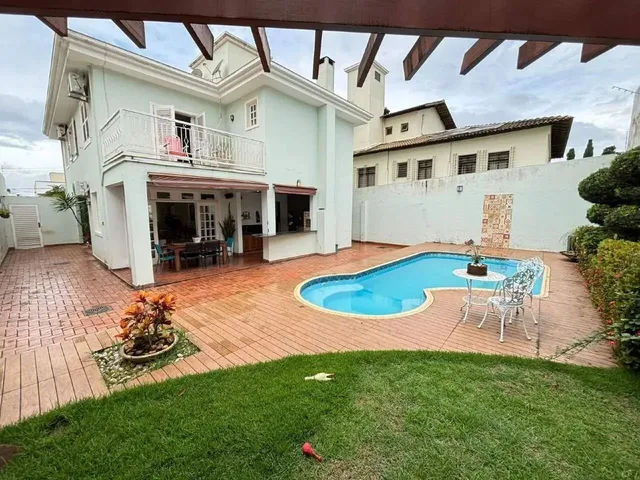 Imagem: Casa À Venda, 4 Quartos, 1 Suíte, 4 Vagas