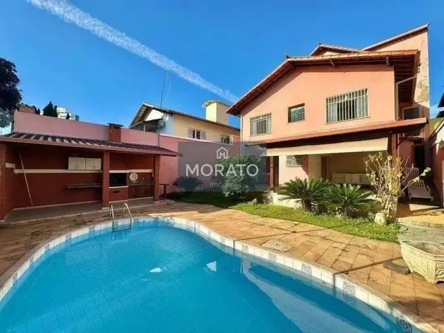 Imagem 6: Casa com 5 Quartos Sendo 2 Suítes com 5 Vagas de Garagem no Bairro Itapoã