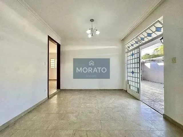 Imagem 14: Casa com 5 Quartos Sendo 2 Suítes com 5 Vagas de Garagem no Bairro Itapoã