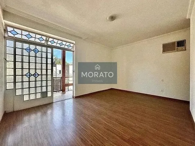 Imagem 8: Casa com 5 Quartos Sendo 2 Suítes com 5 Vagas de Garagem no Bairro Itapoã