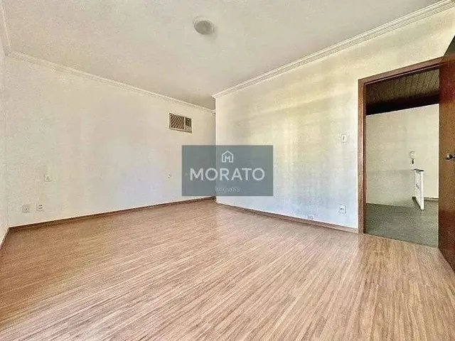 Imagem 16: Casa com 5 Quartos Sendo 2 Suítes com 5 Vagas de Garagem no Bairro Itapoã