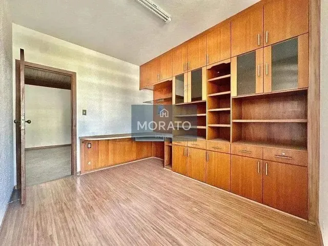 Imagem 10: Casa com 5 Quartos Sendo 2 Suítes com 5 Vagas de Garagem no Bairro Itapoã