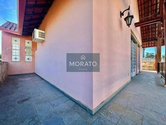Imagem 15: Casa com 5 Quartos Sendo 2 Suítes com 5 Vagas de Garagem no Bairro Itapoã
